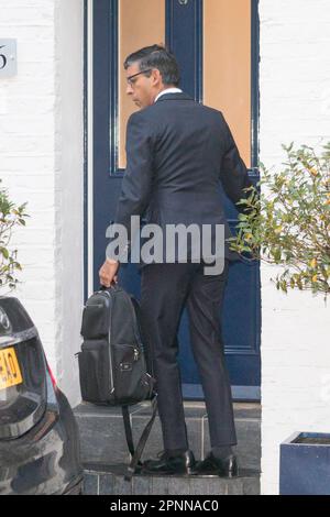 [ColSa0001284] l'ancien chancelier Rishi Sirl MP va au travail le matin depuis sa maison de Kensington. Photo prise le 17th Oct 2022. © Belinda Jiao Banque D'Images