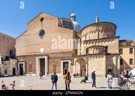 Padoue, Italie. Avril 2023. Padoue, Italie. Avril 2023. Vue extérieure de la basilique de Santa Maria Assunta dans le centre-ville Banque D'Images