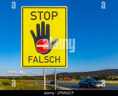 Panneau d'avertissement pour les conducteurs de mauvaise voie, prenez la route fédérale B29 dans le district d'Ostaalbkreis. Moeglingen, Bade-Wurtemberg, Allemagne Banque D'Images