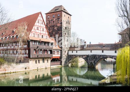 Le Wasserturm (château d'eau) (construit 13th siècle) et le Weinstadl (ancien dépôt de vin) (construit 15th siècle) - bâtiments médiévaux dans historique Banque D'Images