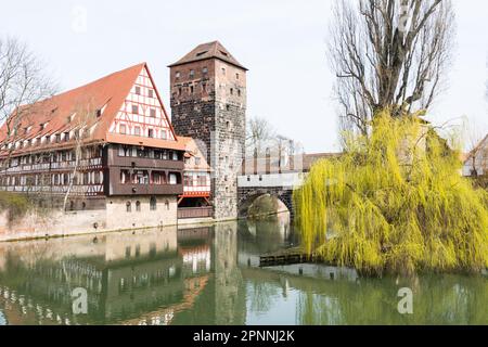 Le Wasserturm (château d'eau) (construit 13th siècle) et le Weinstadl (ancien dépôt de vin) (construit 15th siècle) - bâtiments médiévaux dans historique Banque D'Images