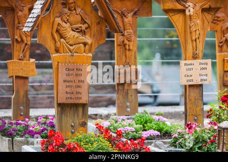 Tombe de Cesar Ritz, également César Ritz, dans le cimetière de Niederwald. L'hôtelier et fondateur des hôtels Ritz-Carlton est né ici, Niederwald Banque D'Images