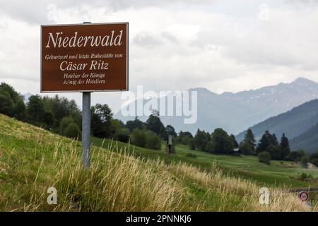 Vue sur le village de montagne de Niederwald, Cesar Ritz, également Caesar Ritz, l'hôtelier et fondateur des hôtels Ritz-Carlton, est né Banque D'Images