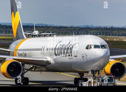 Boeing 767-300 de la compagnie Condor, taxi à l'aéroport de Fraport, Francfort-sur-le-main, Hesse, Allemagne Banque D'Images