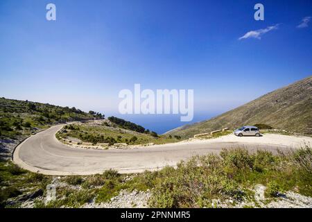 Llogara Pass, Parc National de Llogara dans les montagnes de Ceraunian dans le sud de l'Albanie, chemin de passage sinueux, Mer Ionienne, Llogara, Vlora Quark, Albanie Banque D'Images