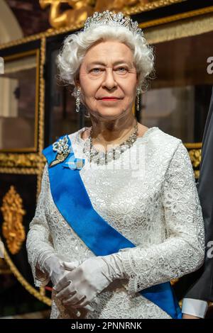 Shah Alam, Malaisie - 17 avril, 2023 : exposition de la figure de cire de la reine Elizabeth II au tapis rouge 2 à I-City Shah Alam. Elizabeth II était reine de l'ONU Banque D'Images