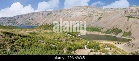 Le lac Nemrut Crater est un lac naturel, au sommet du mont Nemrut, un stratovolcan inactif. Le lac a une couleur turquoise, qui est causée par le mi Banque D'Images