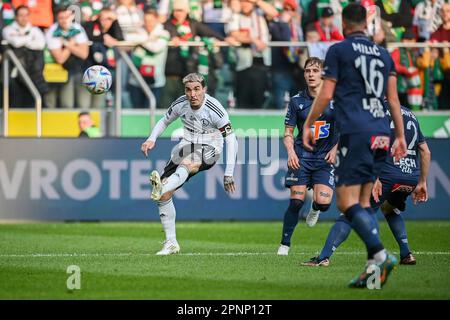 VARSOVIE, POLOGNE - 16 AVRIL 2023 : Ligue polonaise de football T-Mobile Ekstraklasa o/p : Josue (Legia) Banque D'Images