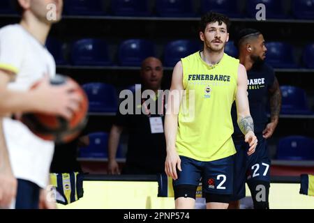 Belgrade, Serbie, 13 avril 2023. Sehmus Hazer de Fenerbahce Beko Istanbul réagit lors du match Euroligue 2022/2023 de Turkish Airlines entre Crvena Zvezda MTS Belgrade et Fenerbahce Beko Istanbul à la salle Nikolic d'Aleksandar à Belgrade, Serbie. 13 avril 2023. Crédit : Nikola Krstic/Alay Banque D'Images