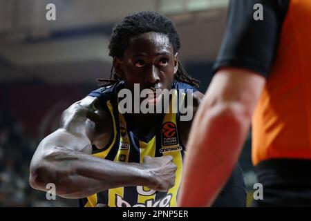 Belgrade, Serbie, 13 avril 2023. Johnathan Motley, de Fenerbahce Beko Istanbul, réagit lors du match EuroLeague 2022/2023 entre Crvena Zvezda MTS Belgrade et Fenerbahce Beko Istanbul, dans le hall Nikolic d'Aleksandar à Belgrade, en Serbie. 13 avril 2023. Crédit : Nikola Krstic/Alay Banque D'Images