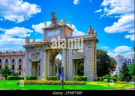 Valence, Espagne - 17 juillet 2022: La Puerta del Mar. Banque D'Images