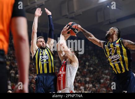 Belgrade, Serbie, 13 avril 2023. Marko Guduric, de Fenerbahce Beko Istanbul, défendant lors du match Euroligue 2022/2023 de Turkish Airlines entre Crvena Zvezda MTS Belgrade et Fenerbahce Beko Istanbul à la salle Nikolic d'Aleksandar à Belgrade, Serbie. 13 avril 2023. Crédit : Nikola Krstic/Alay Banque D'Images