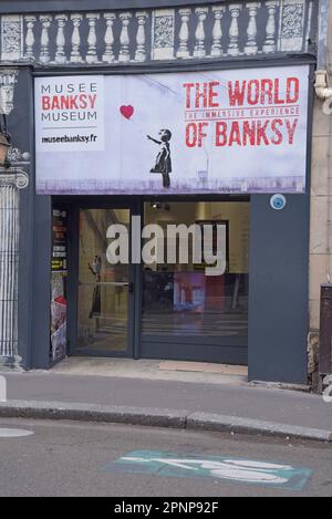The World of Banksy exposition permanente et galerie du célèbre graffiti Street artiste, Monmarte, Paris, France, janvier 2023 Banque D'Images