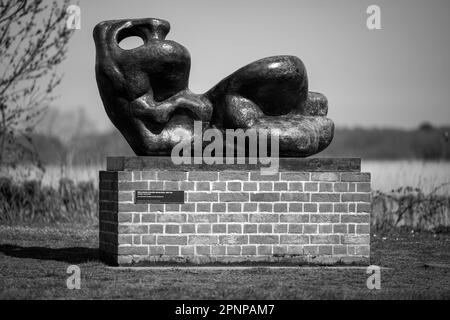 Figurine inclinable de Henry Moore Snape Maltings Suffolk Royaume-Uni Banque D'Images