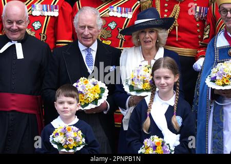 Photo du dossier datée du 6/4/2023, du roi Charles III et de la reine Consort qui assistaient au Royal Maundy Service à York Minster. Le fils de la reine Consort a rié à claims Camilla a joué un "jeu de fin" pour devenir reine - disant qu'elle "juste marié la personne qu'elle aimait". Tom Parker Bowles, parlant sur le podcast des agents de nouvelles, a insisté sur le fait que « Je pense que le changement se produit mais je ne m'en soucie pas de ce que quelqu'un dit, ce n'était pas une sorte de fin de partie. » Date de publication : jeudi 20 avril 2023. Banque D'Images