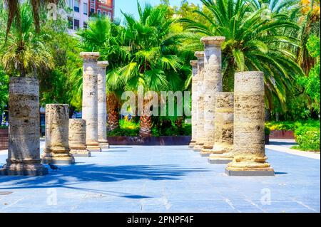 Valence, Espagne - 17 juillet 2023: Le jardin de l'ancien hôpital, une attraction touristique. Banque D'Images