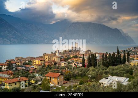 Malcesine, sur le lac de Garde, Vénétie, Italie Banque D'Images