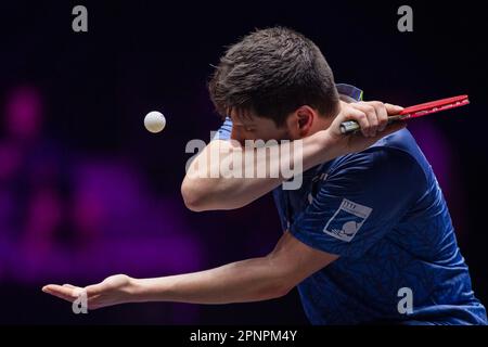 Macao, Chine. 20th avril 2023. Dimitrij Ovtcharov d'Allemagne sert pendant le match des hommes célibataires de 16 contre Hugo Calderano du Brésil aux champions de la WTT Macao 2023 à Macao, Chine du Sud, 20 avril 2023. Crédit: Cheong Kam Ka/Xinhua/Alay Live News Banque D'Images