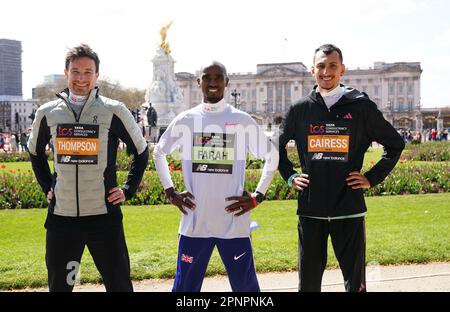 Chris Thompson, Sir Mo Farah, CBE et Emile Cairess posent pour les photographes dans les jardins du mémorial de Buckingham Palace, avant le marathon de Londres TCS 2023, dimanche. Date de la photo: Jeudi 20 avril 2023. Banque D'Images