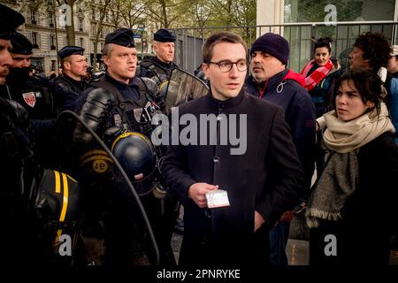 Gerard Cambon / le Pictorium - protestation contre la loi sur les pensions 20 2023 avril - 20/4/2023 - France / Paris / Paris - manifestation en faveur du MEDEF pour protester contre la réforme des pensions le 20 avril 2023 Banque D'Images