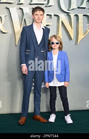 Londres, Royaume-Uni. 20th avril 2023. Joshua Pickering et Jacobi Jupe assistent à la première mondiale de Peter Pan & Wendy, au cinéma Curzon de Mayfair. Date de la photo: Jeudi 20 avril 2023. Crédit photo devrait lire crédit: Matt Crossick/Alamy Live News Banque D'Images