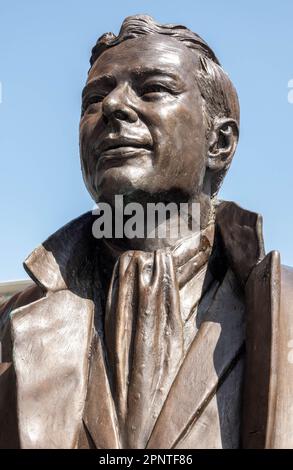 Statue de Brian Epstein dans le centre-ville de Liverpool Banque D'Images