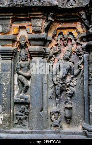 Sculptures dans les piliers d'Ajanta Banque D'Images