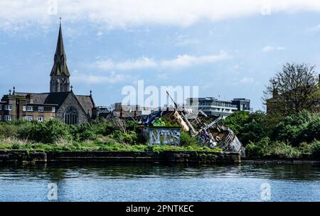 Le M V Naomh Éanna, dans un quai sec dans le bassin du Grand Canal, Dublin, Irlande. Aujourd'hui, l'informatique sous-dimensionnée est confrontée à un avenir incertain. Banque D'Images