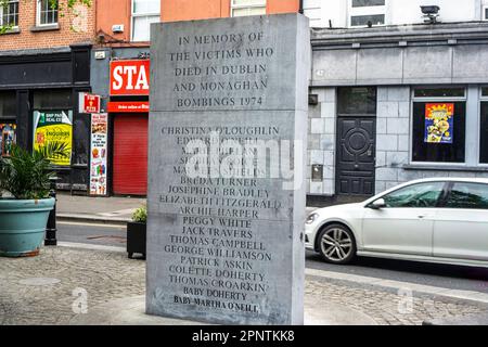 Un mémorial à certaines des victimes des attentats à la bombe de 1974 à Dublin et Monaghan, dans la rue Talbot, Dublin, Irlande. Banque D'Images