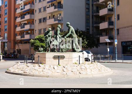 Évacuation de la statue de bronze de Gibraltar par Jill Cowie Sanders. North Mole Road rond-point. Le territoire britannique d'outre-mer de Gibraltar, le Rocher Banque D'Images