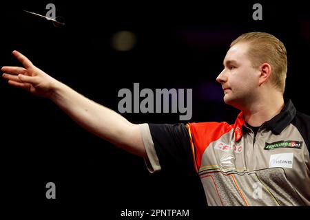 Rotterdam, pays-Bas. 20 avril 2023. Dimitri van den Bergh en action pendant le tour 12th de la Premier League Darts à Ahoy. Credit:ANP/Alay Live News pays-bas Out - belgique Out Banque D'Images