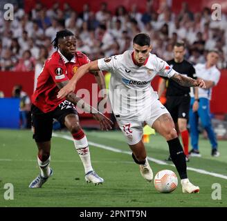 Séville, Espagne. 20th avril 2023. Érik Lamela du FC Sevilla et Aaron WAN-Bissaka de Manchester United en action lors du match de football final de l'UEFA Europa League Quarter entre le FC Sevilla et Manchester United à l'Estadio Ramon Sanchez Pizjuan. Séville a gagné le match 3-0 et le cravate 5-2 sur l'agrégat, ils joueront Juventus dans la demi finale. (Foto: Sports Press photo/Sports Press photo/C - DÉLAI D'UNE HEURE - ACTIVER FTP UNIQUEMENT SI LES IMAGES DE MOINS D'UNE HEURE - Alay) crédit: SPP Sport Press photo. /Alamy Live News Banque D'Images