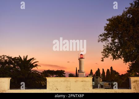 Le phare de Colonia del Sacramento au crépuscule, Uruguay. Banque D'Images