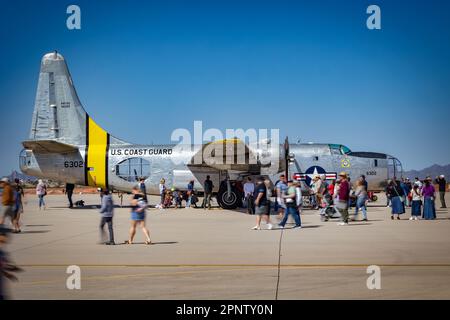 Le PB4Y-2 Privateer, un bombardier de patrouille utilisé par la Marine américaine et la Garde côtière, exposé lors du spectacle aérien Thunder and Lightning Over Arizona de Tucson en 2023 Banque D'Images