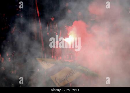 Rome, Italie. 20th avril 2023. Les fans roms réagissent lors du match DE FOOTBALL de deuxième jambe du quart de finale de l'UEFA Europa League entre Roma et Feyenoord au stade olympique de RomeÕs, à 20 avril 2023. Roma défait Feyenoord 4-1 (4-2 sur agrégat) pour rejoindre le match semi-fin. Crédit: Riccardo de Luca - mise à jour des images/Alamy Live News Banque D'Images