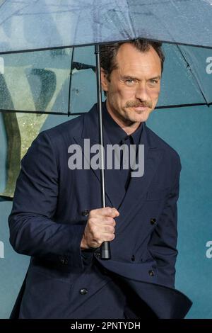 Londres, Royaume-Uni. 20th avril 2023. Jude Law arrive à la première mondiale de Disney + film original, "Peter Pan & Wendy". Photo par Amanda Rose/Alamy Live News Banque D'Images