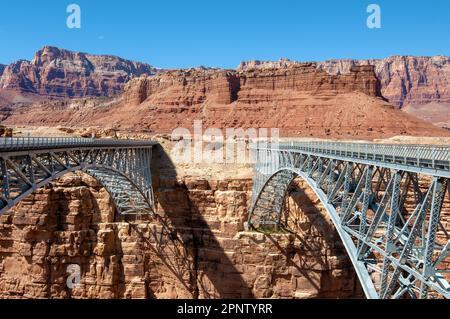 Le pont Navajo traverse le fleuve Colorado, en Arizona Banque D'Images