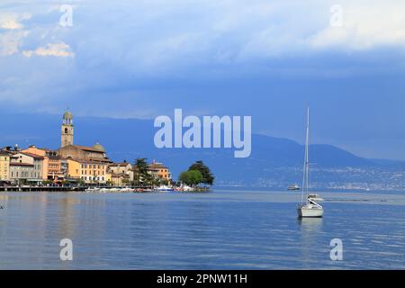 Ville de Salò. Lac de Garde, Lago di Garda, Gardasee Banque D'Images
