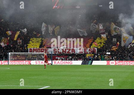 Stadio Olimpico, Rome, Italie. 20th avril 2023. Europa League football, quart de finale 2nd jambe; Roma contre Feyenoord; Roma's Supporters Credit: Action plus Sports/Alamy Live News Banque D'Images