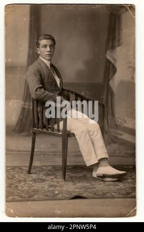 HODONIN, la République tchécoslovaque, vers 1930 : un jeune homme - vintage studio photo, vers 1930. Banque D'Images