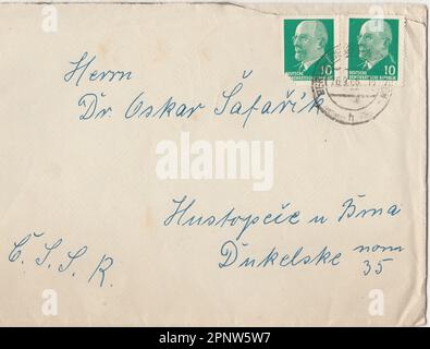 BERLIN, ALLEMAGNE, SEPTEMBRE 26 : avant de l'enveloppe vintage. Une lettre a été envoyée de l'Allemagne - GDR à la Tchécoslovaquie - CSSR, 1966 à Berlin Banque D'Images