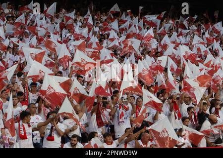 Séville, Espagne. 20th avril 2023. Sevilla FC Supporters pendant Sevilla FC vs Manchester United, football Europa League Match à Séville, Espagne, 20 avril 2023 Credit: Independent photo Agency/Alamy Live News Banque D'Images