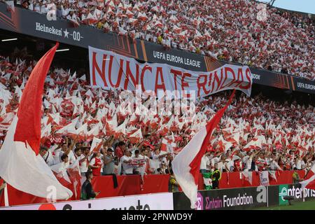 Séville, Espagne. 20th avril 2023. Sevilla FC Supporters pendant Sevilla FC vs Manchester United, football Europa League Match à Séville, Espagne, 20 avril 2023 Credit: Independent photo Agency/Alamy Live News Banque D'Images