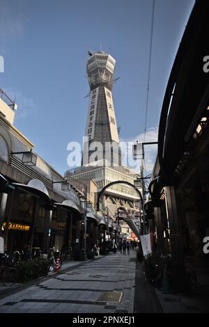 Tour Tsutenkaku, Shinsekai, Osaka, Japon Banque D'Images