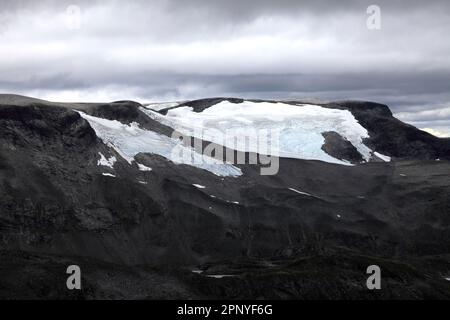 Le glacier de Blåfjell depuis le point de vue du mont Dalsnibba, Geirangerfjord, site classé au patrimoine mondial de l'UNESCO, région de Sunnmøre, comté de Møre og Romsdal, Nord-Ouest Banque D'Images