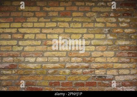 Ancienne texture de mur en brique rouge, orange et jaune Banque D'Images