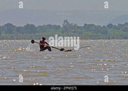 Pêcheurs du lac Chamo Éthiopie Banque D'Images