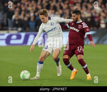 L-R Matisse Samoise de KAA Gent détient de West Ham United Saïd Benrahma pendant le quart-finale de l'UEFA Europa Conference League deuxième match de football de la Ligue soit Banque D'Images