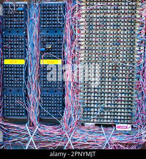 Panneau de fils téléphoniques et panneau de tableau de commutation. Mise au point sélective Banque D'Images