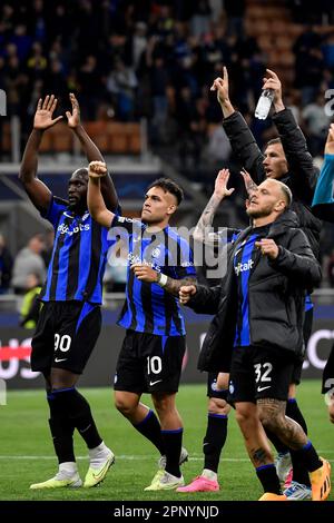 Romelu Lukaku, Lautaro Martinez, Federico DiMarco et Edin Dzeko du FC Internazionale célèbrent à la fin du match de football de la Ligue des champions Banque D'Images
